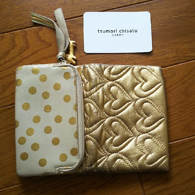 TSUMORI CHISATO(ツモリチサト)のツモリチサトキャリー 二つ折り財布 ゴールド ドット ハート レディースのファッション小物(財布)の商品写真