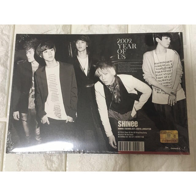 SHINee(シャイニー)の【新品・未開封】SHINee 2009, Year Of Us エンタメ/ホビーのCD(K-POP/アジア)の商品写真