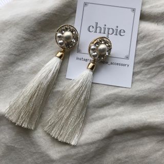 グレースコンチネンタル(GRACE CONTINENTAL)の再∞販 white tassel pierce(ピアス)