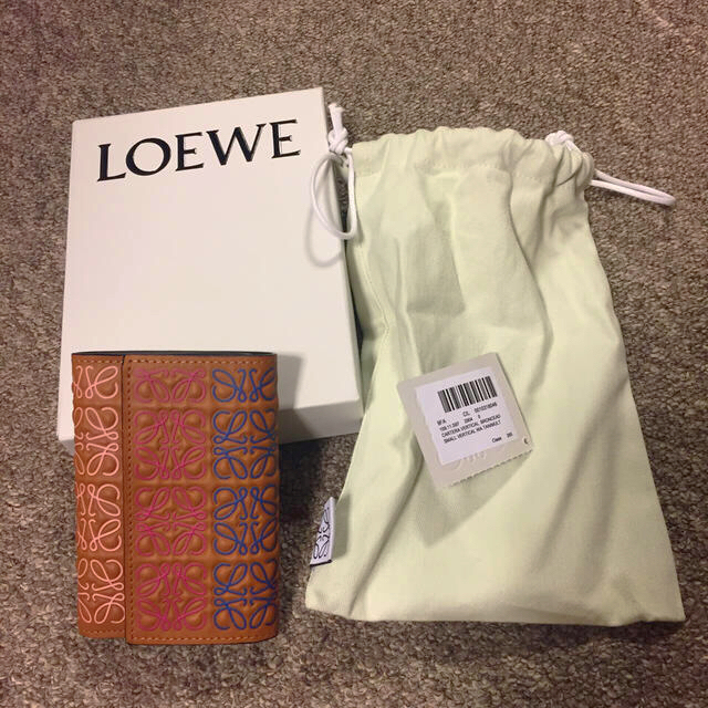 LOEWE(ロエベ)のSmall Vertical Wallet タン/マルチカラー レディースのファッション小物(財布)の商品写真