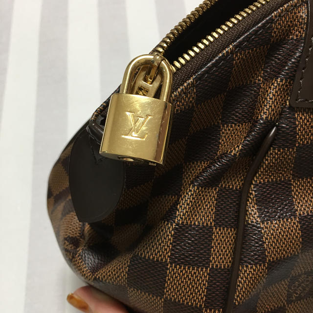 LOUIS VUITTON 2