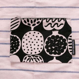 マリメッコ(marimekko)のmarimekko ポーチ(ポーチ)