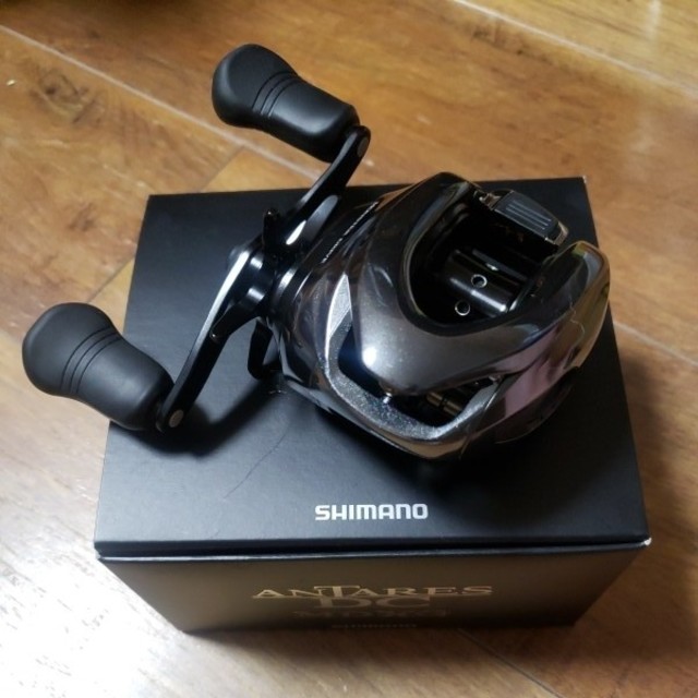 SHIMANO(シマノ)の新品　18アンタレス DC MD XG　右巻き　 スポーツ/アウトドアのフィッシング(リール)の商品写真