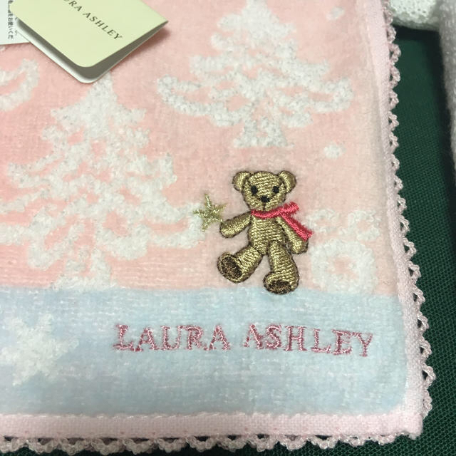 LAURA ASHLEY(ローラアシュレイ)のローラアシュレイ  タオルハンカチ レディースのファッション小物(ハンカチ)の商品写真