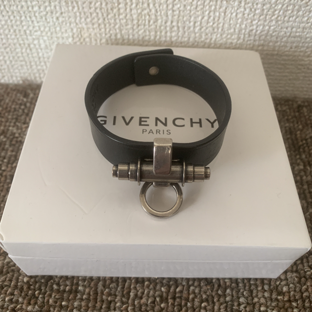 givenchy ブレスレット