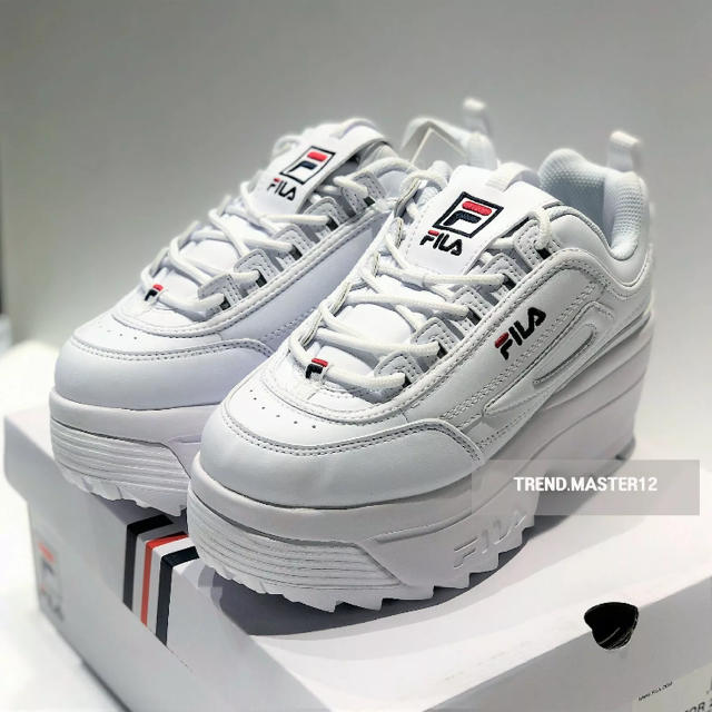 FILA フィラ　厚底　グレー　白　ウィメンズ　メンズ　レディース　スニーカー