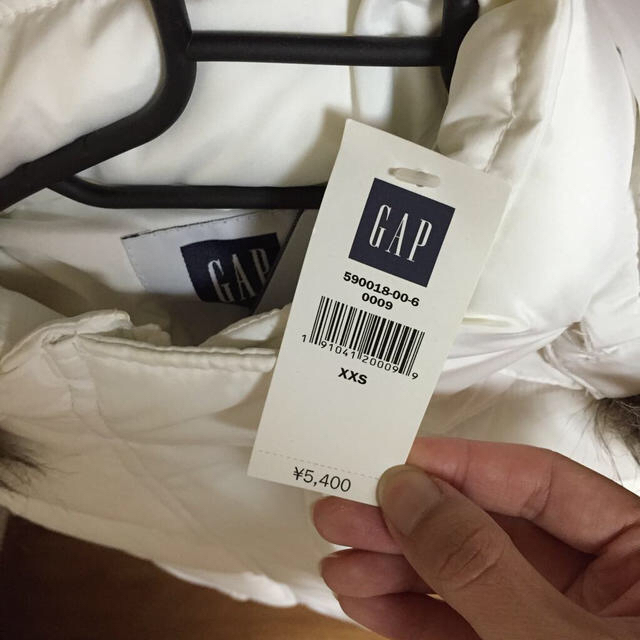 GAP(ギャップ)のGAP ベスト ホワイト レディースのジャケット/アウター(ダウンベスト)の商品写真