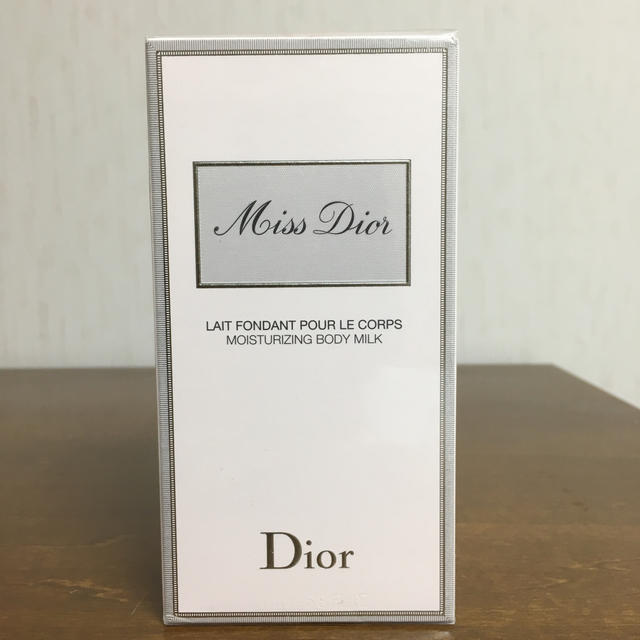 Dior(ディオール)のDior ディオール⭐️ボディミルク 200ml⭐️新品未開封⭐️ショッパー付き コスメ/美容のボディケア(ボディローション/ミルク)の商品写真