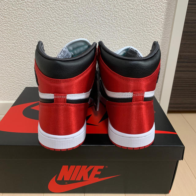 NIKE(ナイキ)のNIKE WMNS AIR JORDAN 1 SATIN BLACK TOE レディースの靴/シューズ(スニーカー)の商品写真