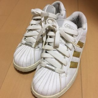 アディダス(adidas)のアディダス adidas 白 スニーカー 23.5センチ(スニーカー)