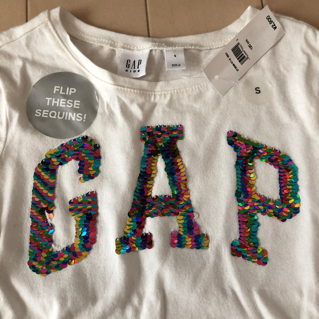 GAP Kids(ギャップキッズ)のgap  白ロンT  120センチ 未使用 ギャップ キラキラ  キッズ/ベビー/マタニティのキッズ服女の子用(90cm~)(Tシャツ/カットソー)の商品写真