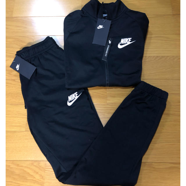 NIKE(ナイキ)の新品 ナイキ ２０１９新作 トラックスーツ ブラック Ｓ 上下セット 送料無料 メンズのトップス(ジャージ)の商品写真