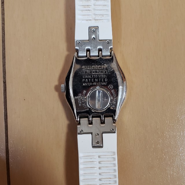 swatch(スウォッチ)のswatch 腕時計　ラインストーン　中古品　白 レディースのファッション小物(腕時計)の商品写真