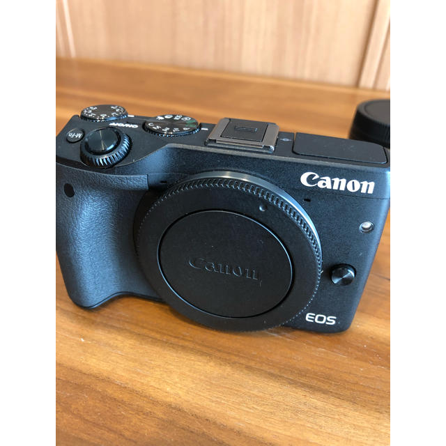 Canon(キヤノン)のcanon  EOS  M3 ミラーレスカメラ ダブルレンズキット スマホ/家電/カメラのカメラ(ミラーレス一眼)の商品写真