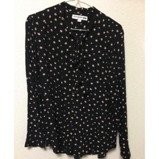 ユニクロ(UNIQLO)のユニクロ 花柄 黒ブラウス(シャツ/ブラウス(長袖/七分))