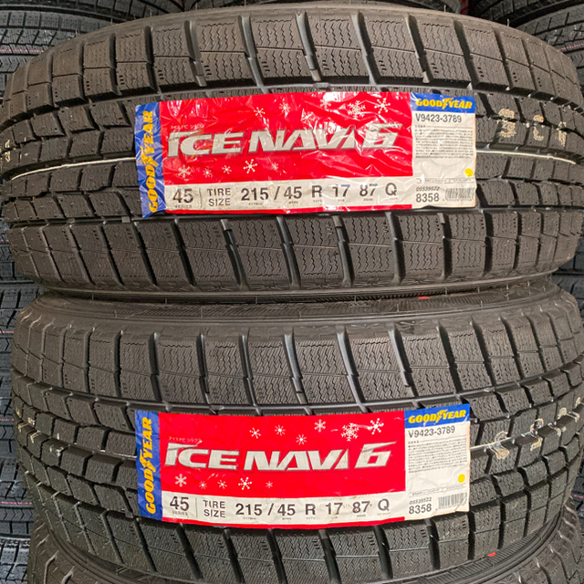 Goodyear(グッドイヤー)の【送料無料】グッドイヤー 215/45R17新品スタッドレス4本セット◆ナビ6 自動車/バイクの自動車(タイヤ)の商品写真