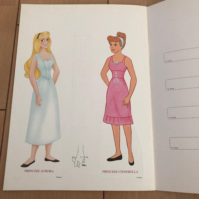 Disney ディズニープリンセス 着せ替えブックの通販 By Saawa S Shop ディズニーならラクマ