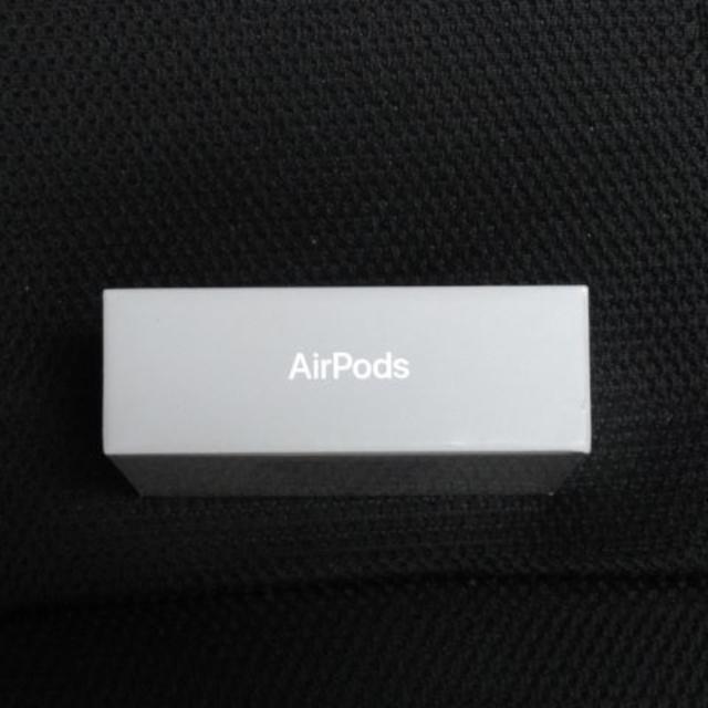 Apple(アップル)の新品 Apple AirPods 第2世代 正規品 MV7N2J/A スマホ/家電/カメラのオーディオ機器(ヘッドフォン/イヤフォン)の商品写真