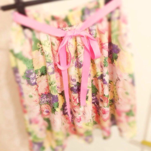 ADREE(アドリー)の花柄スカート レディースのスカート(ミニスカート)の商品写真