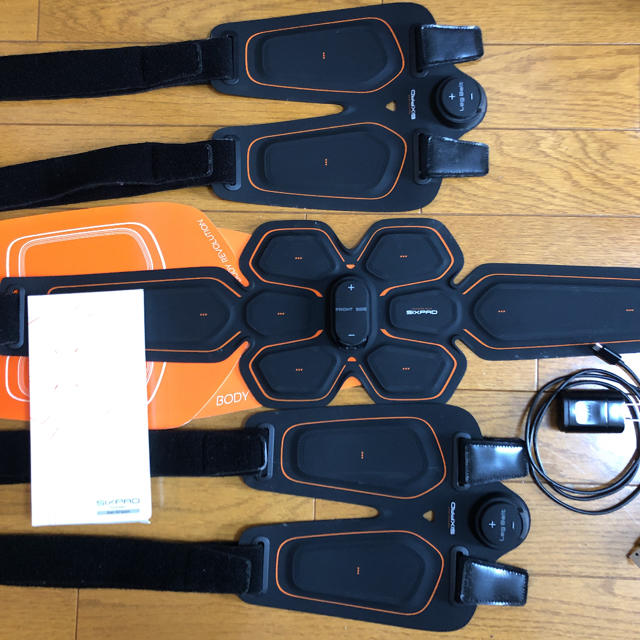 SIXPAD(シックスパッド)の【セット商品】SIXPAD Abs Belt / Leg Belt×2 スポーツ/アウトドアのトレーニング/エクササイズ(トレーニング用品)の商品写真