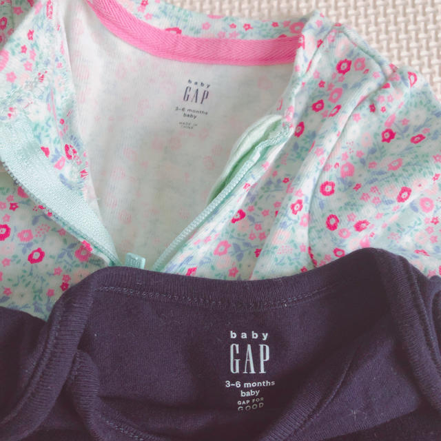 babyGAP(ベビーギャップ)のベビー GAP ロンパース ボディースーツ キッズ/ベビー/マタニティのベビー服(~85cm)(ロンパース)の商品写真