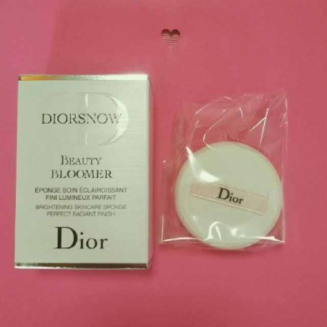 Dior(ディオール)の【新品未使用品】ディオール　スノーブルームパーフェクトスポンジ コスメ/美容のベースメイク/化粧品(その他)の商品写真