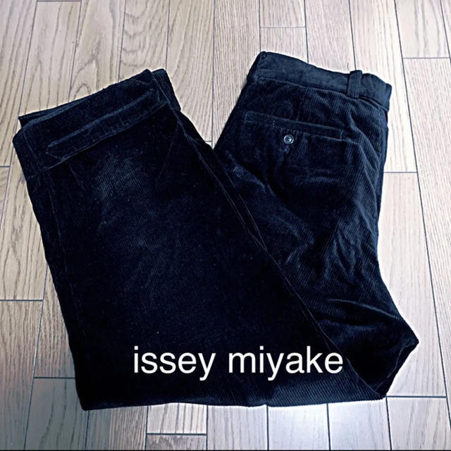 ISSEY MIYAKE(イッセイミヤケ)のISSEY MIYAKE コーデュロイスラックスパンツ メンズのパンツ(スラックス)の商品写真