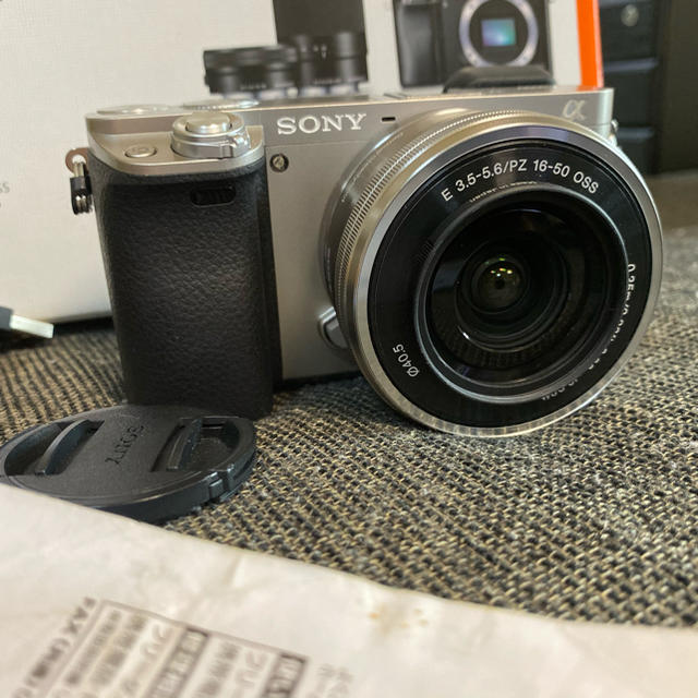 SONY(ソニー)のSONY α6000 レンズキット E PZ 16-50mm スマホ/家電/カメラのカメラ(ミラーレス一眼)の商品写真