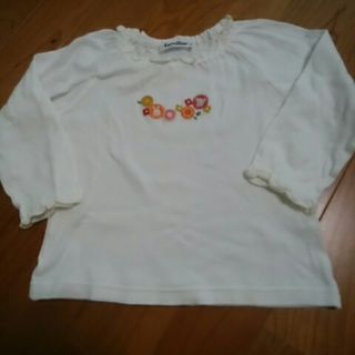 ファミリア(familiar)のファミリア　中古　90 　カットソー　公園・お着替え用！　クリーム色？アップリケ(Tシャツ/カットソー)