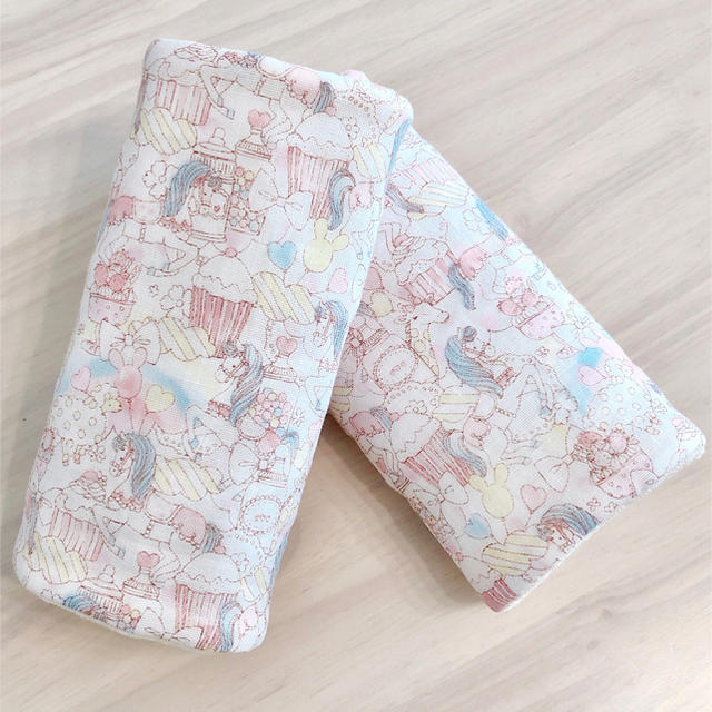 ゆめかわいい♡ エルゴ よだれカバー ピンク ハンドメイドのキッズ/ベビー(外出用品)の商品写真