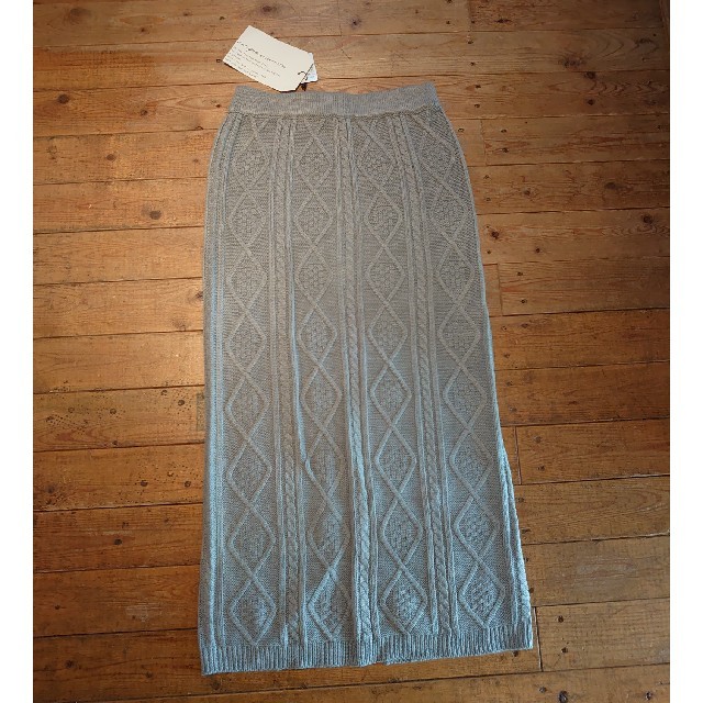 antiqua(アンティカ)のM1925 新品 antiqua ニットスカート グレー ケーブル編み ロング レディースのスカート(ロングスカート)の商品写真