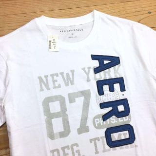 エアロポステール(AEROPOSTALE)の新品【メンズXL】★エアロポステール★目を惹く縦ロゴ！ワッペン半袖Ｔシャツ/白(Tシャツ/カットソー(半袖/袖なし))