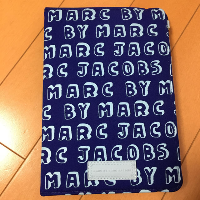 MARC BY MARC JACOBS(マークバイマークジェイコブス)のマークバイマークジェーコブスのiPadケース スマホ/家電/カメラのスマホアクセサリー(iPadケース)の商品写真