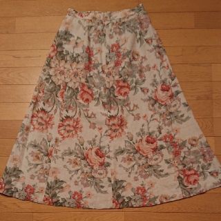 ローラアシュレイ(LAURA ASHLEY)の薔薇柄スカート  11AR  (ロングスカート)