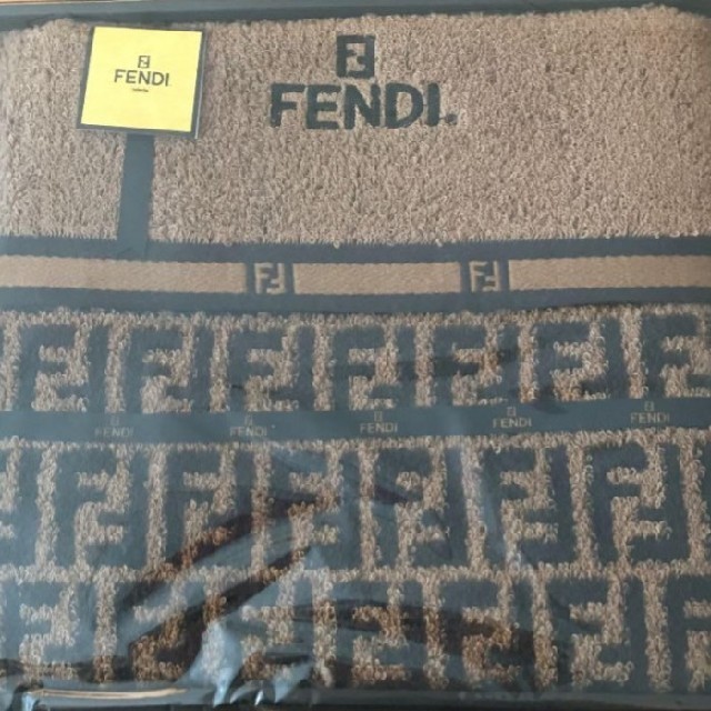 FENDI(フェンディ)のFENDIバスタオル インテリア/住まい/日用品の日用品/生活雑貨/旅行(タオル/バス用品)の商品写真