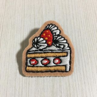 刺繍ブローチ ショートケーキ(コサージュ/ブローチ)