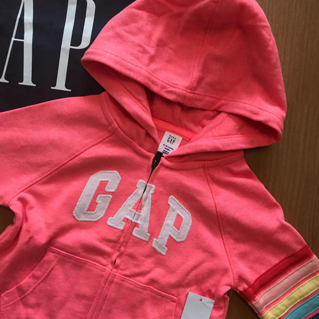 babyGAP(ベビーギャップ)の新品★baby gapスウェットロゴパーカー80 キッズ/ベビー/マタニティのベビー服(~85cm)(トレーナー)の商品写真