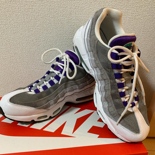 NIKE(ナイキ)の最終値下げnike air max 95 グレープ メンズの靴/シューズ(スニーカー)の商品写真