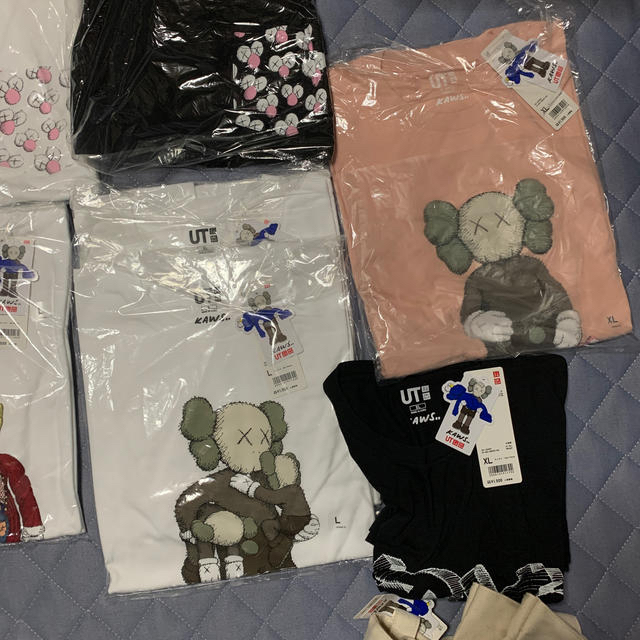 UNIQLO(ユニクロ)のKAWS カウズ × UNIQLO ユニクロ コラボ 新品未使用 2019発売 メンズのトップス(Tシャツ/カットソー(半袖/袖なし))の商品写真