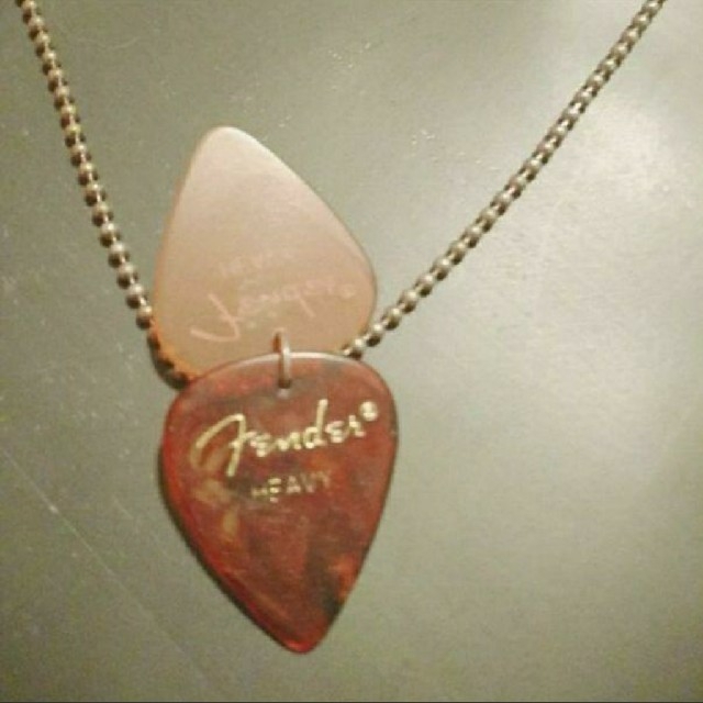 fenderフェンダー　ピックネックレス　ペンダントトップ guitar ギター 楽器のギター(エレキギター)の商品写真