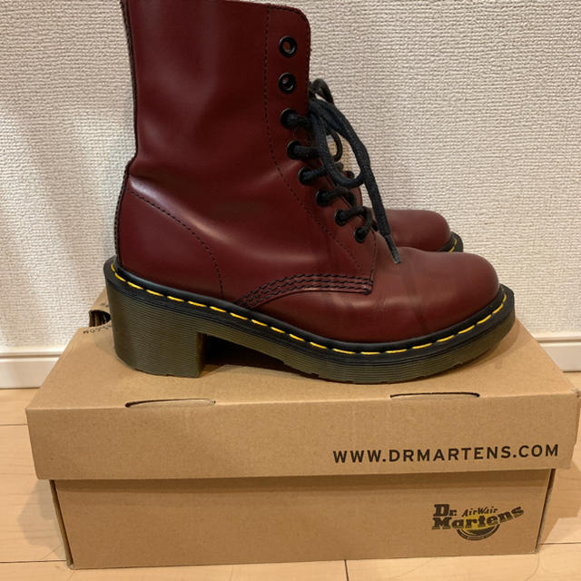 Dr.Martens(ドクターマーチン)の【Dr.Martens】clemency CHERRYRED 8ホール レディースの靴/シューズ(ブーツ)の商品写真