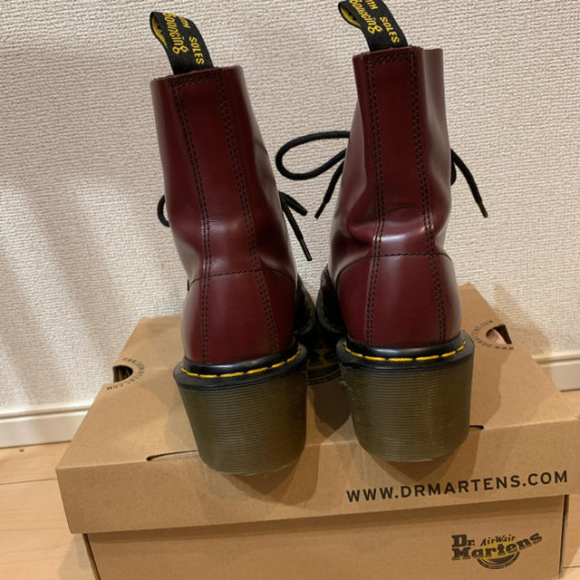 Dr.Martens(ドクターマーチン)の【Dr.Martens】clemency CHERRYRED 8ホール レディースの靴/シューズ(ブーツ)の商品写真