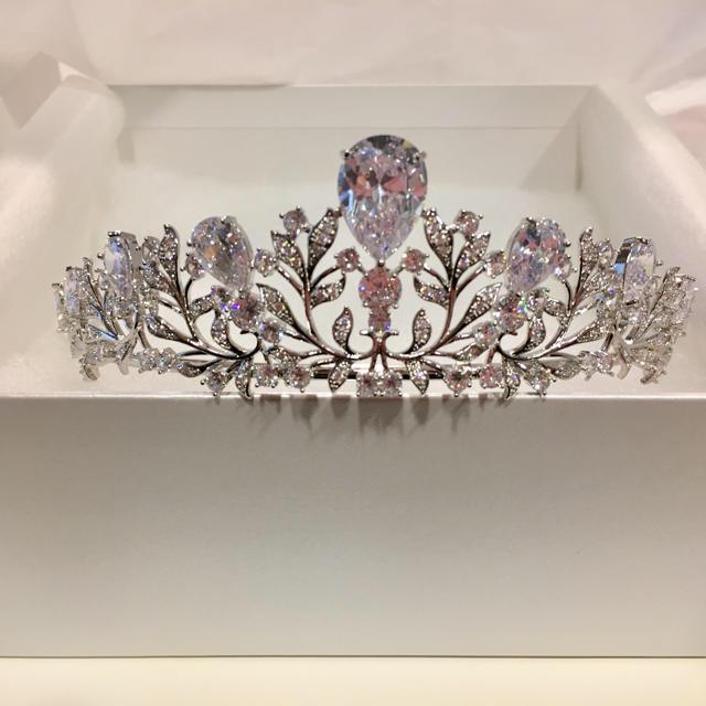 ANNAN WEDDING TIARA ウェディングティアラ ハンドメイドのウェディング(ヘッドドレス/ドレス)の商品写真