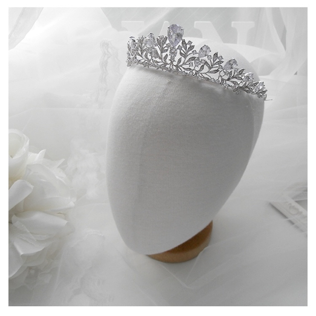 ANNAN WEDDING TIARA ウェディングティアラ ハンドメイドのウェディング(ヘッドドレス/ドレス)の商品写真