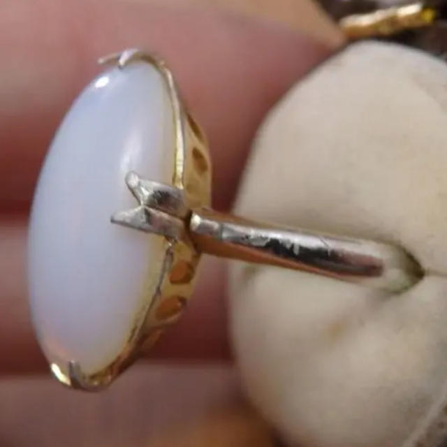 即購入OK♡V014ヴィンテージ乳白色の昭和レトロ天然石リング指輪 レディースのアクセサリー(リング(指輪))の商品写真