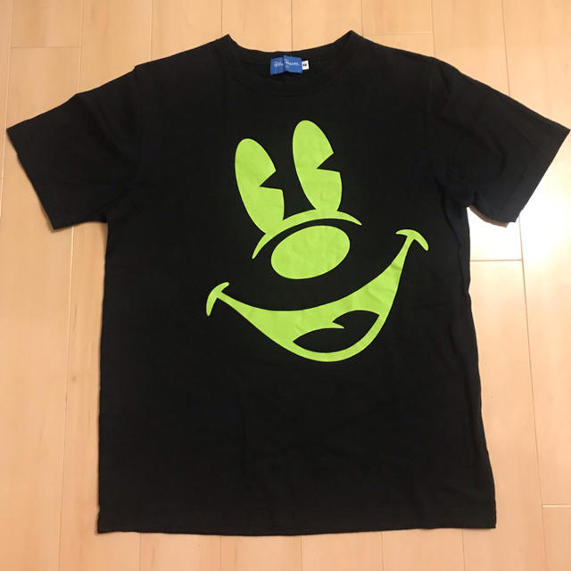 Disney(ディズニー)のお値下げ！ディズニー ミッキー Ｔシャツ Mサイズ 美品 エンタメ/ホビーのおもちゃ/ぬいぐるみ(キャラクターグッズ)の商品写真