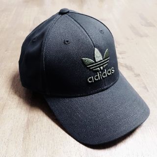 アディダス(adidas)のadidas アディダス ブラック ダークグリーン キャップ(キャップ)