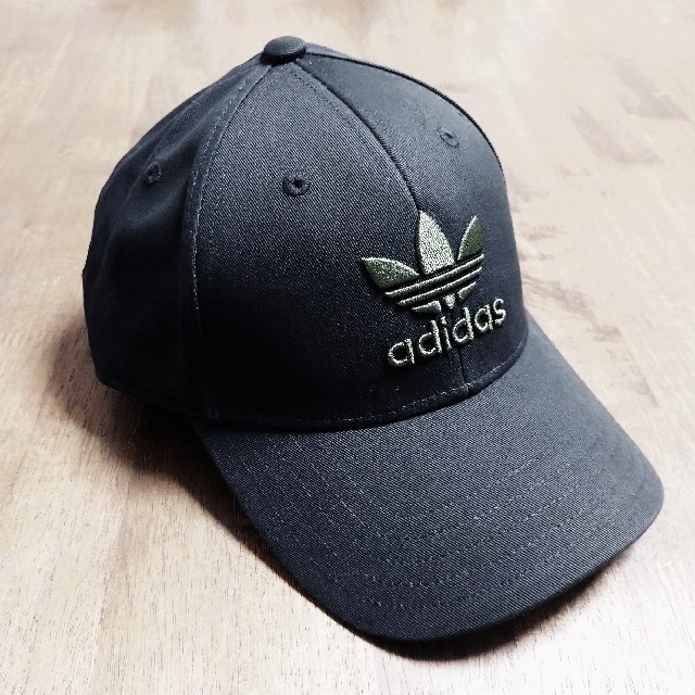 adidas(アディダス)のブラック ダークグリーン キャップ adidas アディダス レディースの帽子(キャップ)の商品写真