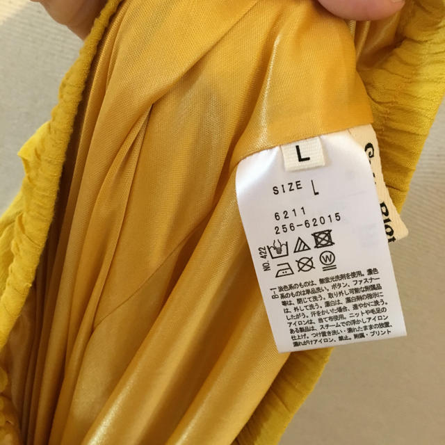 SHOO・LA・RUE(シューラルー)のイエロー パンツ スカンツ スカート風パンツ レディースのパンツ(カジュアルパンツ)の商品写真