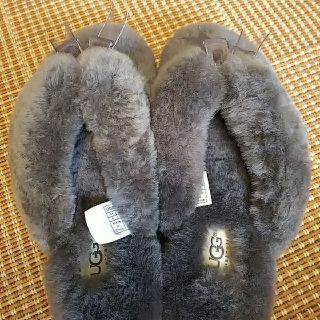 アグ(UGG)のUGG ファーサンダル 新品  サイズ６(その他)